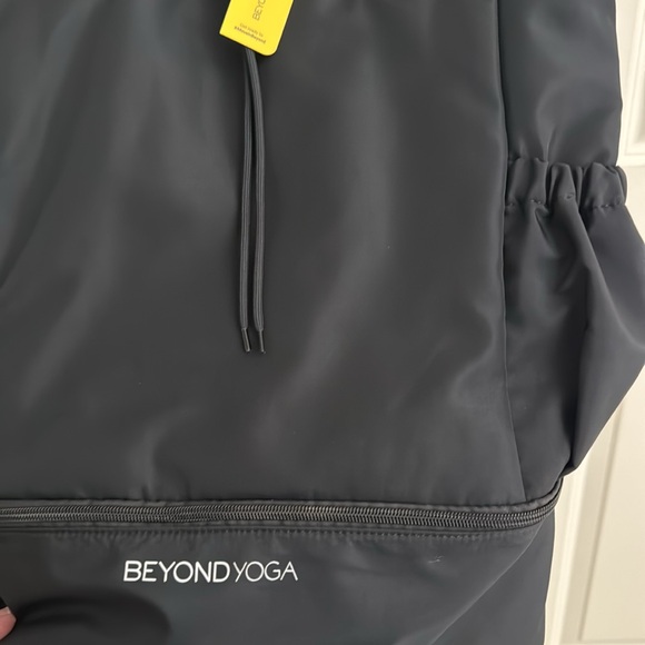 NWT beyond yoga back/ backpack - Picture 3 of 4